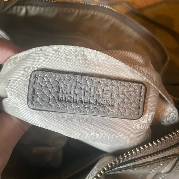 Gray Michael kors purse - Picture 2 of 3